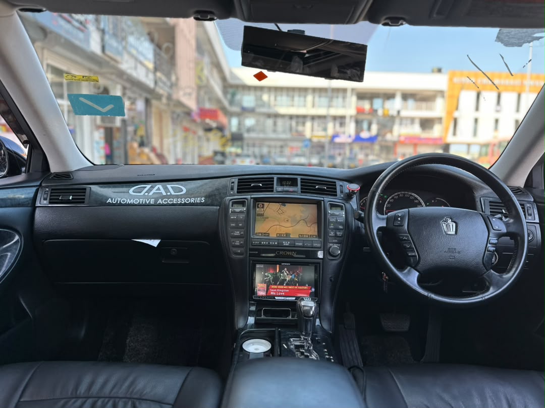 Toyota Crown Athletes thumbnail 4